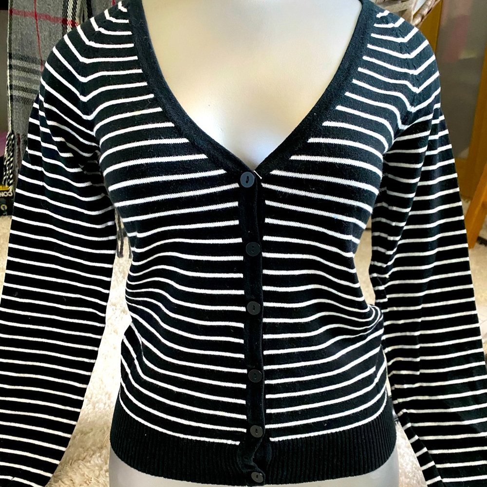 Divided cardigan size 2(sw1)